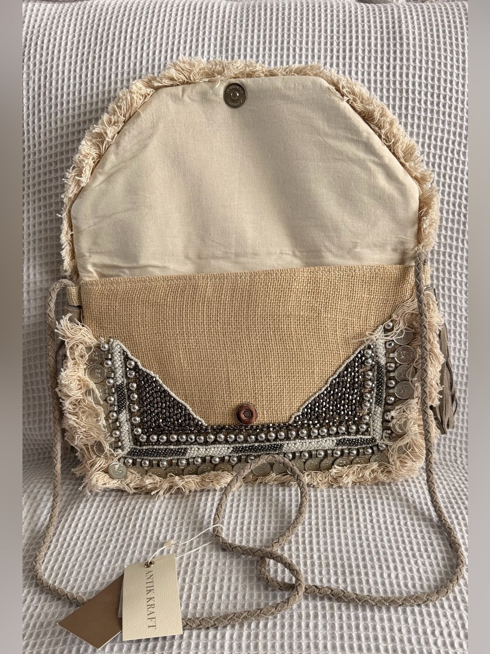 Antik Kraft Clutch is a bohemian-style crossbody bag - Picture 7 of 7